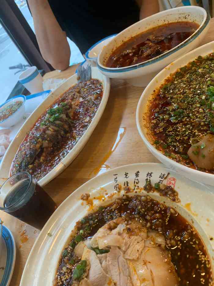 巴蜀味苑(均隆街店)-"一进店老板就吼人,服务态度超级烂. 价格.