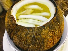 原汁椰皇炖鸡汤-陆记鹅庄·潮汕菜·狮头鹅(大仟里店)