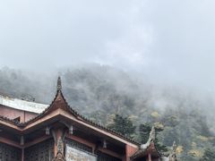 -峨眉山报国寺