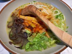 苗家酸笋面-百春原湖南牛肉粉(百联世纪店)