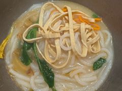 -银米·云南传统过桥米线(双廊黑金冠店)