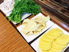 -陆记牛庄·碳锅龙虾烧烤(爱上花园店)