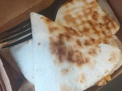 鸡肉彩椒奶酪饼-CIN CIN CANTINA&BAR