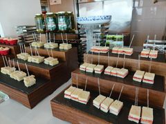 -亚洲国际大酒店·云顶阁旋转自助餐厅