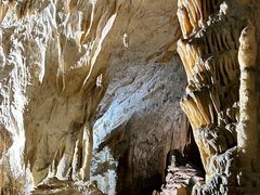 -波斯托伊纳溶洞