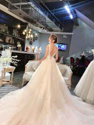 -艾米丽婚纱礼服