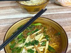 三鲜米线-老字号杨坡红油米线腊汁肉夹馍(东四道巷店)