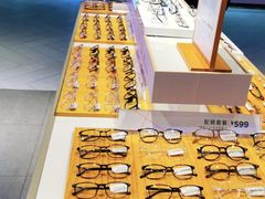 -LOOK眼镜·蔡司依视路配镜(宝山万达店)