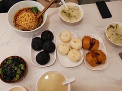 -李与白包子铺(桐梓林店)