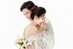 -雪中彩影婚纱摄影·微光艺术中心