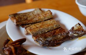 Steamed Bandfish with Green Sauce