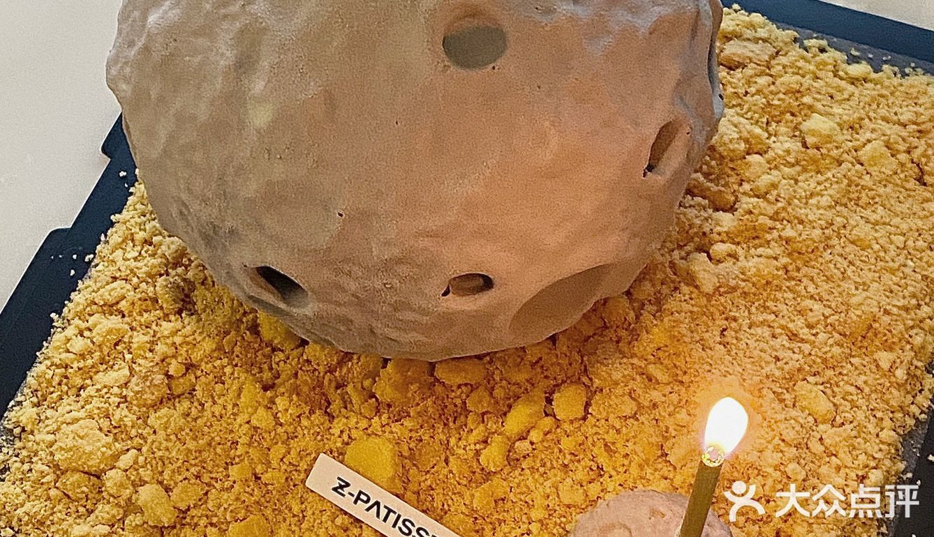 今年愿望:地球平安或者跟爱人私奔到月球🎂