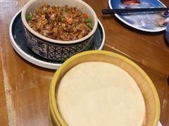 传统黑三剁配薄饼-雀舞云南菜(天津天河城购物中心店)