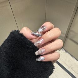 -UGIRL有个美甲