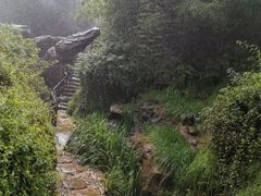 -雪山彩虹谷景区