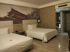 -西安大雁塔科技大学地铁站亚朵酒店