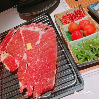 在桥头街新开的一家日料店环境真的也很日式，人很多