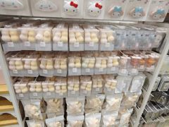 -名创优品(北京新中关购物中心地铁层店)