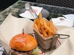 -BOURBON 玻本美式餐厅酒吧(虹桥新天地店)