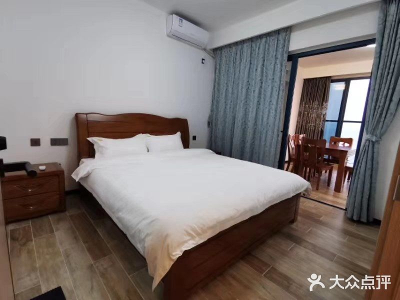 假期过去爽爽的，特别喜欢这海景，面朝大海，可以发呆