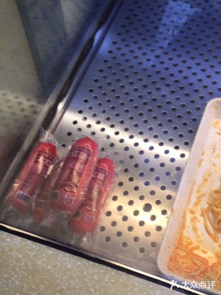 重要的是怎么卖快乐。5.卖熟食的关键不是技巧