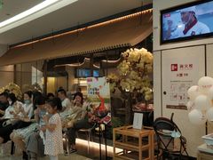 等位区-左庭右院鲜牛肉火锅(浦江欢乐颂店)