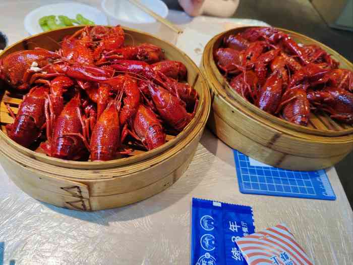 靓靓蒸虾(雪松路创始店)-"[薄荷]环境:人超级多,我们排了好久的.