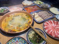 -洱火云南酸菜牛肉火锅(石景山当代商城店)