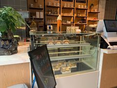 面包甜点陈列柜-仙都辣酱鸭(总店)