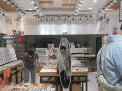 -美式眼镜·授权蔡司.依视路.尼康.豪雅.明月(人民广场店)