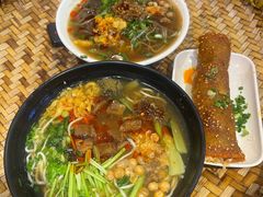 -爆炸头阿姨小四川正宗川味小吃(无任何分店)
