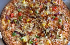 Mushroom Grilled Chicken Thin Crust Pizza