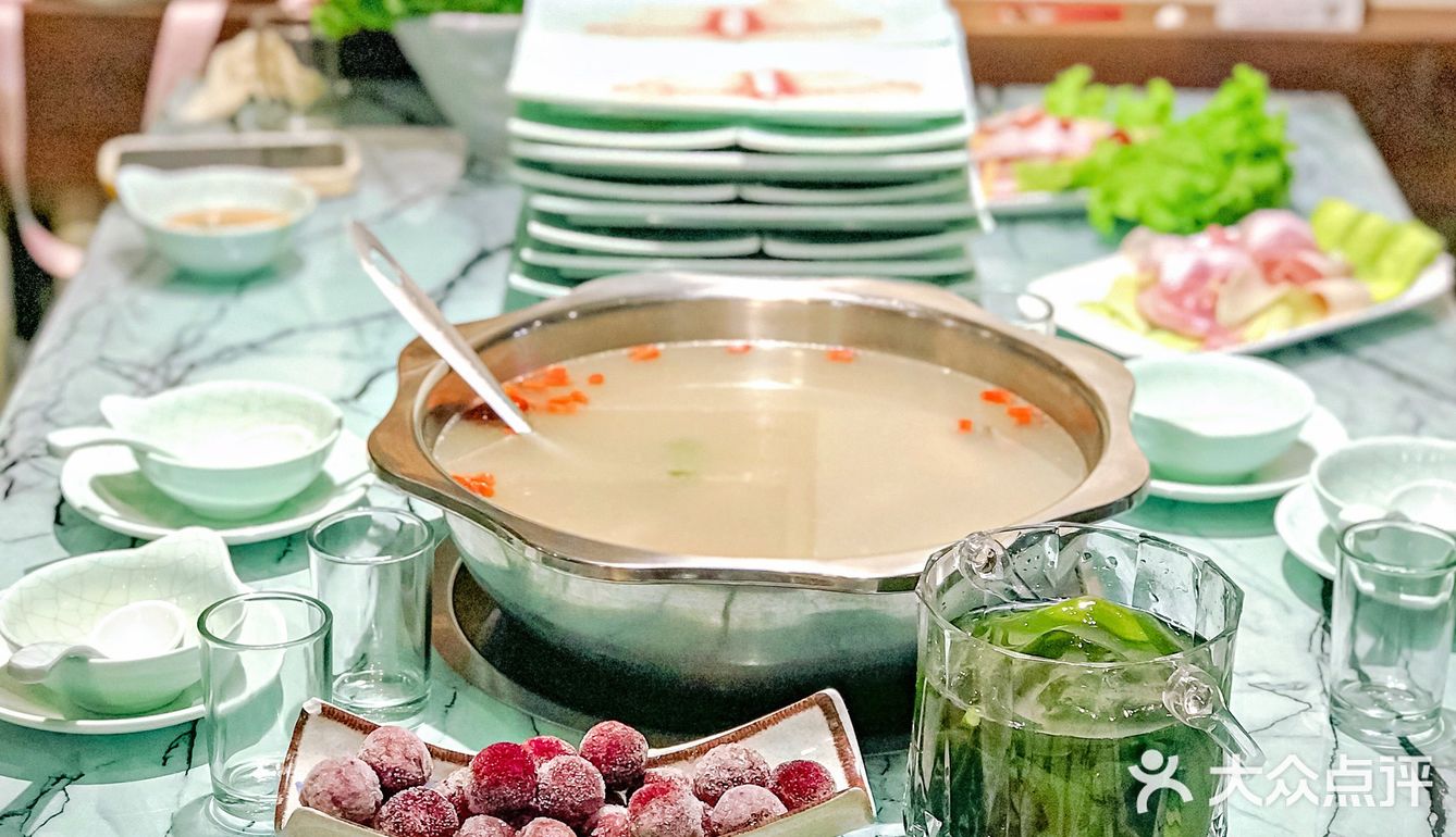 鲜掉眉毛❗️姐妹带我吃的这家薄如纸的斑鱼火锅真🉑