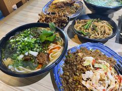 老街麻辣牛肉米线-三根葱云南小吃(砂之船店)