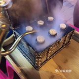 酱料很足，我们四个人吃，最后我们又要了一份冰