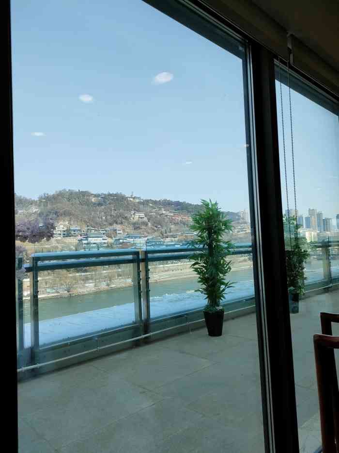 云峰清真餐厅(南滨河路店"在兰州闲逛了整整一个下午,正在发愁晚上