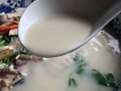 山外山的八宝鱼头王-山外山菜馆(玉泉路店)