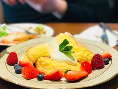 莓果奶油芝士舒芙蕾松饼-UPPER KITCHEN(延安路店)