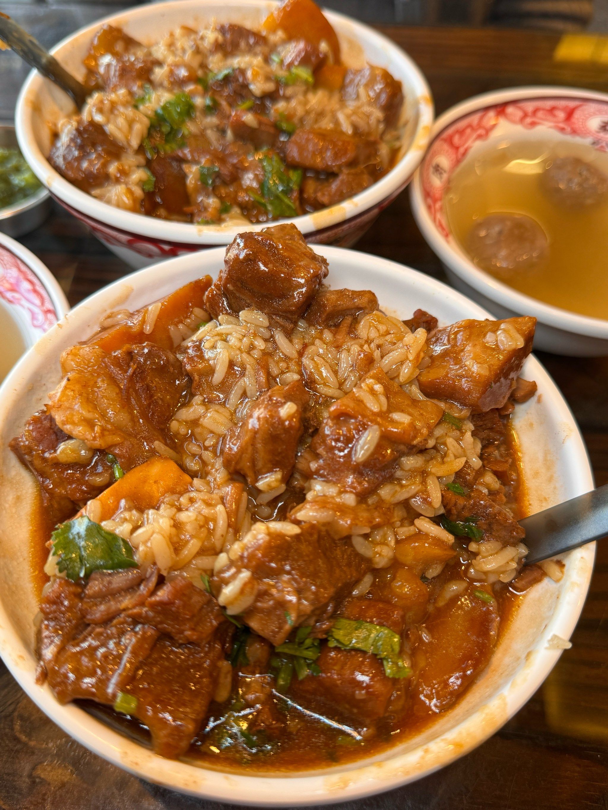 沈阳18r大块牛肉饭!好好吃!