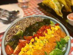 冲浪波奇沙拉-鲨鱼美式餐厅酒吧Sharky