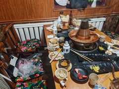 -果松木炭酸菜铜火锅·外婆参鸡汤