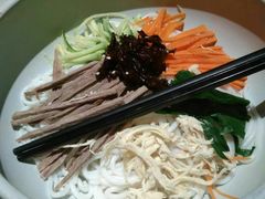 鸡丝凉米线-云海肴·汽锅鸡·云南菜(美罗城店)