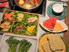 -尚尚仙·酸汤猪手·猪肚鸡火锅(华联万柳购物中心店)