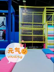-萌兔星空蹦床撸兔馆