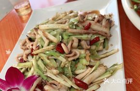 Stir-fried Squid with Leek Yellow