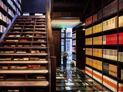 -钟书阁(松江泰晤士小镇店)