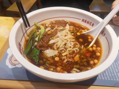 招牌红烧牛肉米粉-呷佬·长沙手工米粉(金沙江路店)