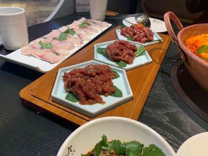 巡山令酸汤牛肉火锅(来福士店)-"「超值 2-3 人餐」很划算 两个人去吃