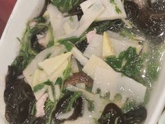 -侬佳蒸菜馆(听潮店)