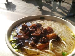 -胡成记口蘑龙眼包子(盐道街店)